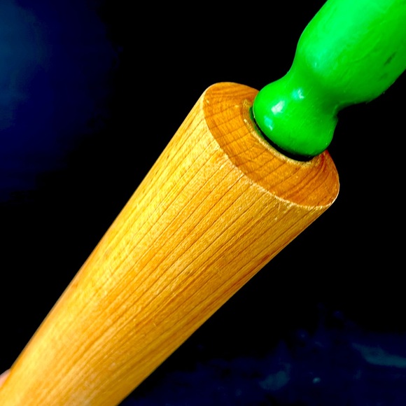 - Retro / Vintage 18” L wooden rolling pin with painted green handles - Picture 5 of 7
